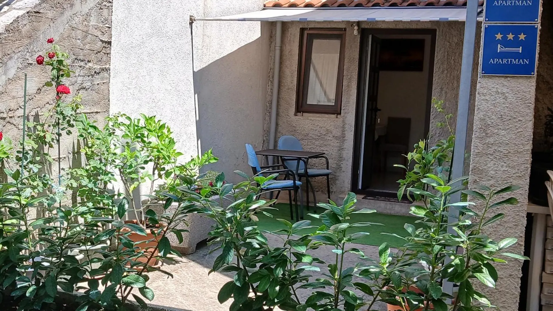 Studio Apartman Nina location